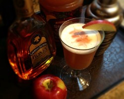 Gennefer's Candy Apple Buzz Holiday Cockatil